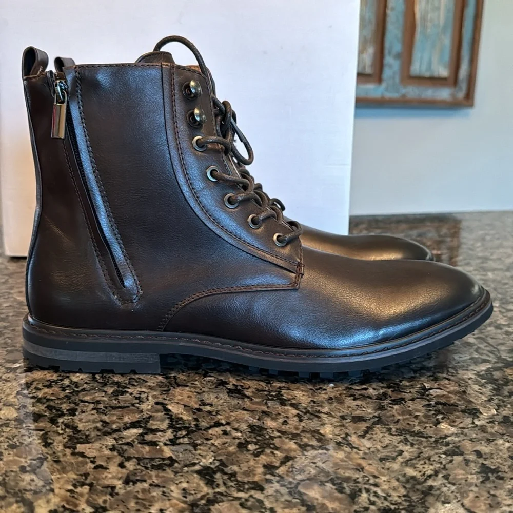 Robert Wayne brown Thatcher NIB 9.5